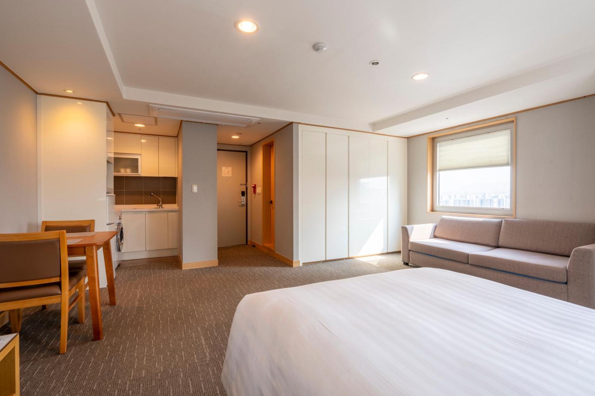 Toyoko Inn Daejeon Government Complex Exterior photo