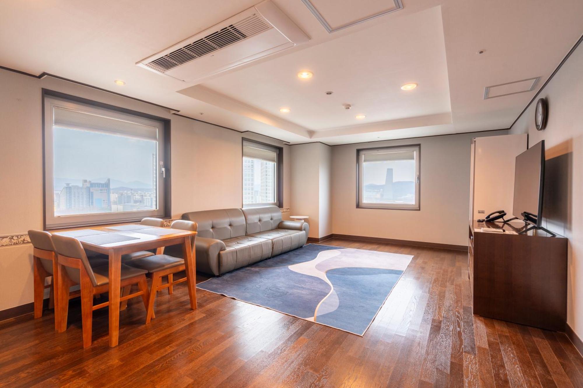 Toyoko Inn Daejeon Government Complex Exterior photo