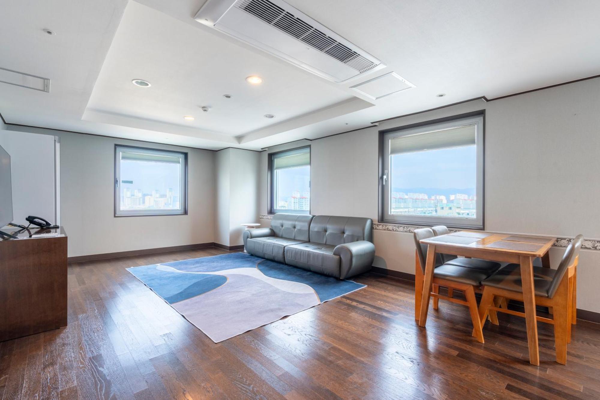 Toyoko Inn Daejeon Government Complex Exterior photo